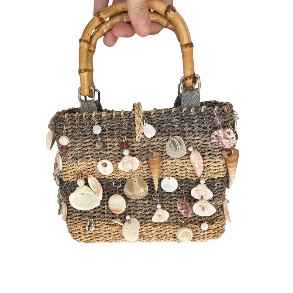 Summer Purse Seashell Charm Straw Handbag Upcycled Handmade Vintage Faded Glory - Picture 3 of 9